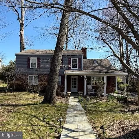 7216 Tod St, Falls Church, VA 22046