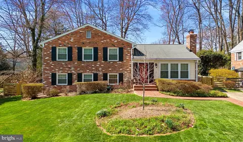 2418 Lancaster Ct, Falls Church, VA 22043