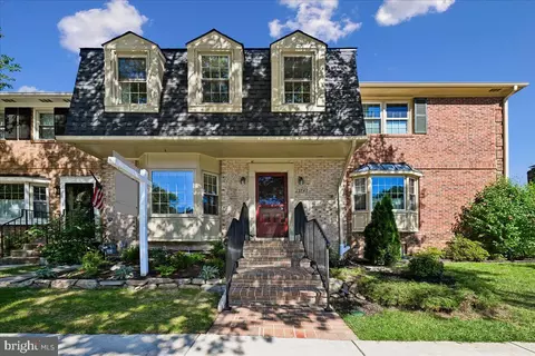 2742 Carter Farm Ct, Alexandria, VA 22306