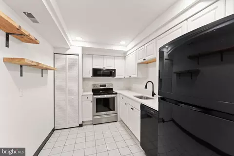 Kitchen - 7661 Provincial Dr #305, Mclean, VA 22102 photo 3 of 4