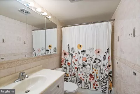 Bath - 7661 Provincial Dr #305, Mclean, VA 22102 photo 2 of 2