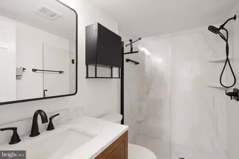 Bath - 7661 Provincial Dr #305, Mclean, VA 22102 photo 1 of 2