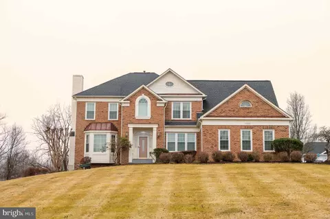 10805 Piney Pond Dr, Great Falls, VA 22066