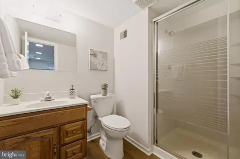 Bath - 5755 Heming Ave, Springfield, VA 22151 photo 8 of 10