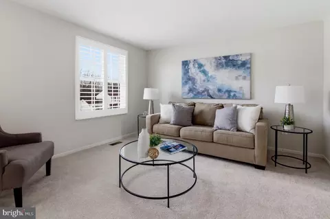 Living - 5755 Heming Ave, Springfield, VA 22151 photo 3 of 8