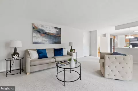 Living - 5755 Heming Ave, Springfield, VA 22151 photo 4 of 8