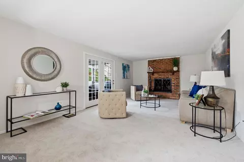 Living - 5755 Heming Ave, Springfield, VA 22151 photo 5 of 8