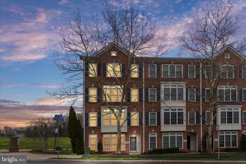 4608 Battenburg Ln #832, Fairfax, VA 22030