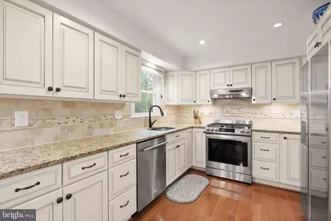 Kitchen - 1232 Bishopsgate Way, Reston, VA 20194 photo 5 of 6