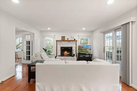 Living - 1232 Bishopsgate Way, Reston, VA 20194 photo 3 of 5