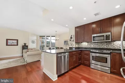 8220 Crestwood Heights Dr #419, Mclean, VA 22102