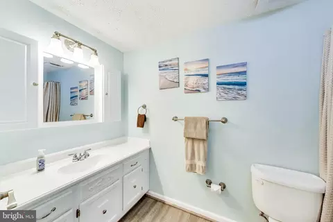 Bath - 8404 Chillum Ct, Springfield, VA 22153 photo 1 of 4