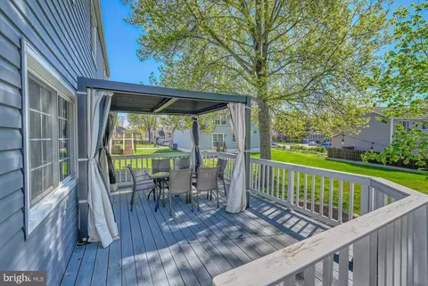 Exterior - 3869 Beech Down Dr, Chantilly, VA 20151 photo 7 of 10
