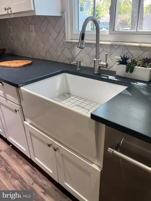 Kitchen - 3869 Beech Down Dr, Chantilly, VA 20151 photo 5 of 6