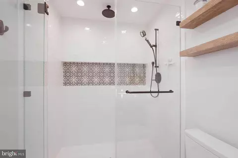 Bath - 3869 Beech Down Dr, Chantilly, VA 20151 photo 3 of 5