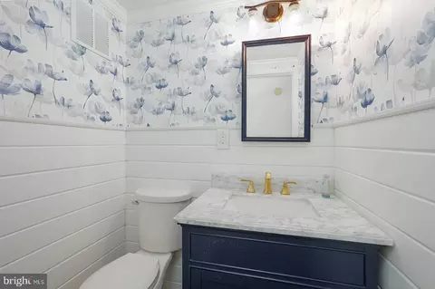 Bath - 3869 Beech Down Dr, Chantilly, VA 20151 photo 1 of 5