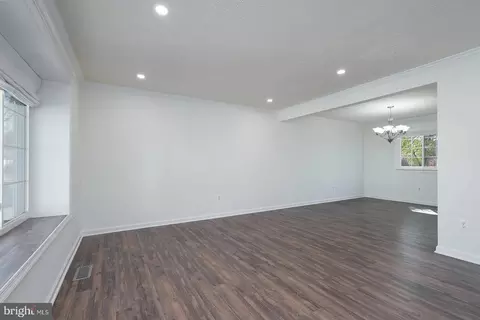 Living - 3869 Beech Down Dr, Chantilly, VA 20151 photo 4 of 7