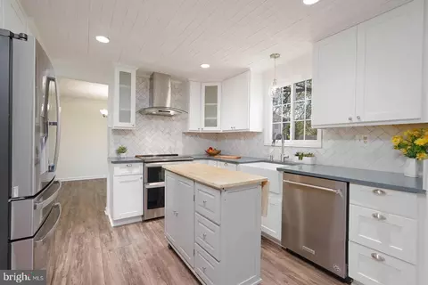 Kitchen - 3869 Beech Down Dr, Chantilly, VA 20151 photo 2 of 6