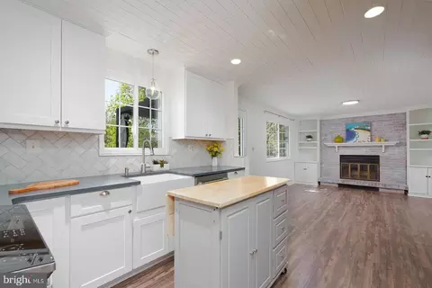 Kitchen - 3869 Beech Down Dr, Chantilly, VA 20151 photo 1 of 6