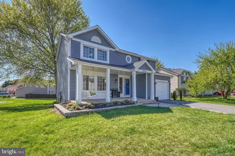 Exterior - 3869 Beech Down Dr, Chantilly, VA 20151 photo 3 of 10