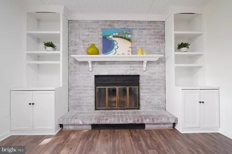 Living - 3869 Beech Down Dr, Chantilly, VA 20151 photo 2 of 7