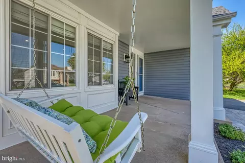 Exterior - 3869 Beech Down Dr, Chantilly, VA 20151 photo 5 of 10