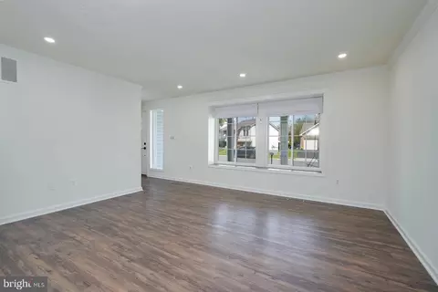 Living - 3869 Beech Down Dr, Chantilly, VA 20151 photo 3 of 7