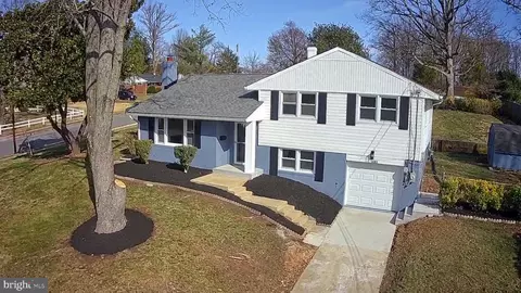 6301 Julian St, Springfield, VA 22150 photo 4