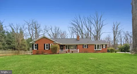 8509 Crestview Dr, Fairfax, VA 22031