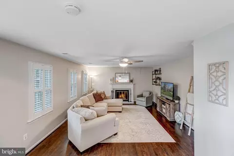 Living - 8619 Nanlee Dr, Springfield, VA 22152 photo 2 of 3