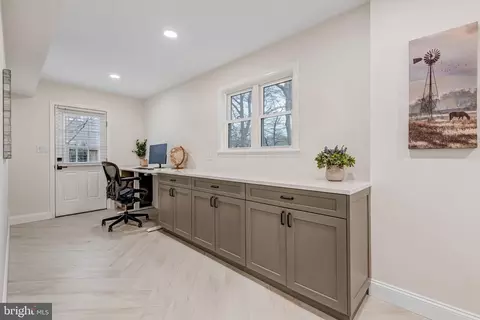 Entry Way - 8619 Nanlee Dr, Springfield, VA 22152 photo 8 of 9