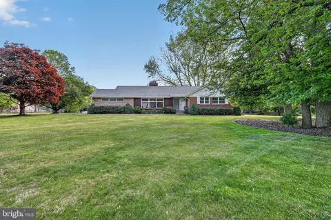 2831 Cedar Ln, Vienna, VA 22180
