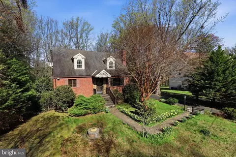 4728 Groves Ln, Fairfax, VA 22030
