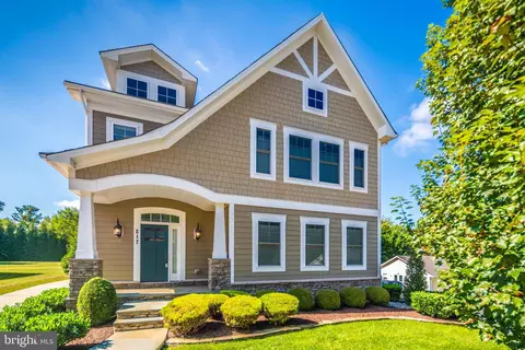 217 Pleasant St SW, Vienna, VA 22180