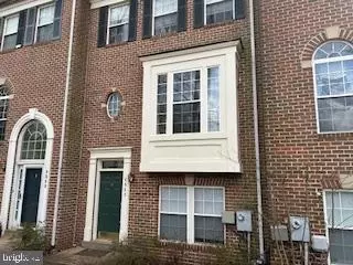 4067 Fountainside Ln, Fairfax, VA 22030