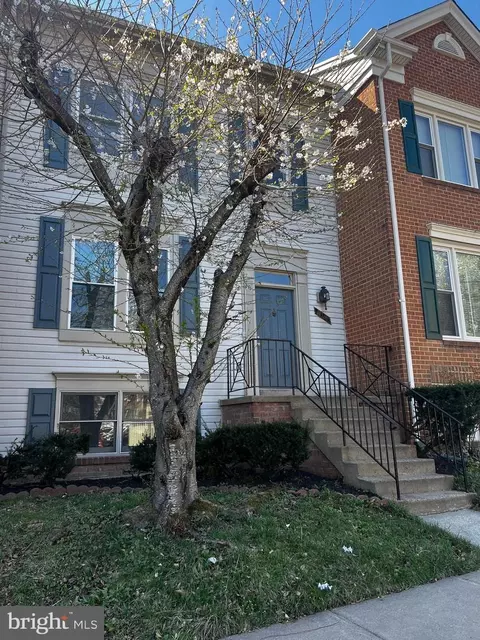 14320 Winding Woods Ct, Centreville, VA 20120