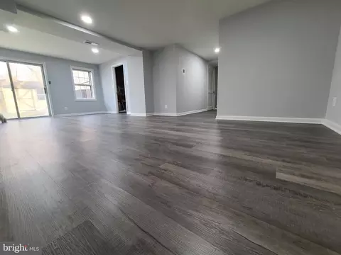 Living - 1626 Linway Park Dr, Mclean, VA 22101 photo 3 of 3