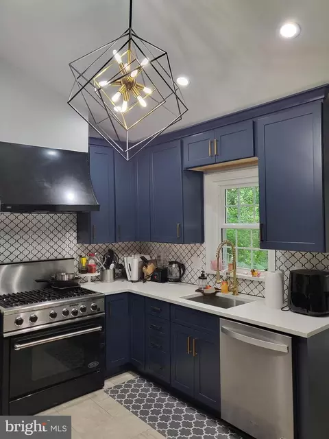 Kitchen - 1626 Linway Park Dr, Mclean, VA 22101 photo 2 of 2