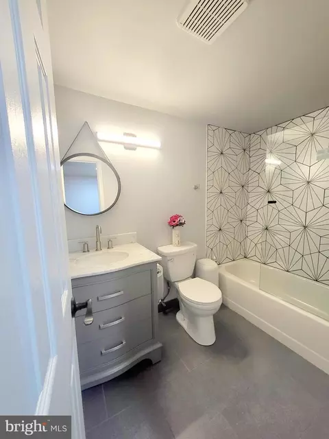 Bath - 1626 Linway Park Dr, Mclean, VA 22101 photo 1 of 3