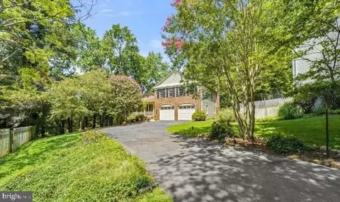 Exterior - 1626 Linway Park Dr, Mclean, VA 22101 photo 4 of 4