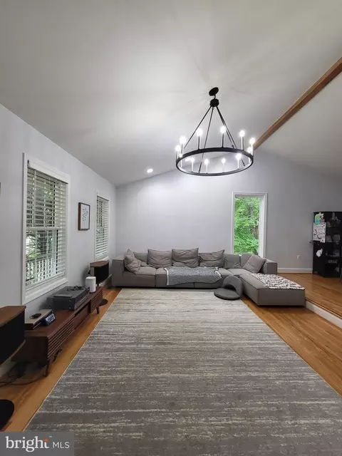 Living - 1626 Linway Park Dr, Mclean, VA 22101 photo 1 of 3