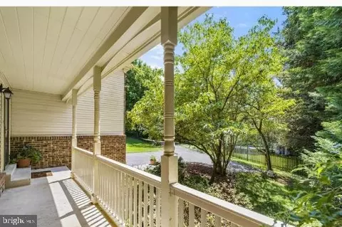 Exterior - 1626 Linway Park Dr, Mclean, VA 22101 photo 2 of 4