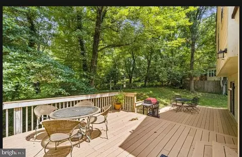 Exterior - 1626 Linway Park Dr, Mclean, VA 22101 photo 3 of 4
