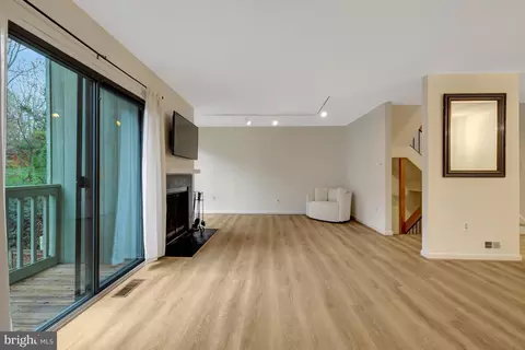 1752 Wainwright Dr, Reston, VA 20190 photo 5
