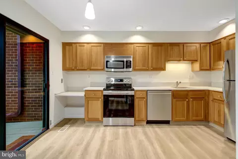 1752 Wainwright Dr, Reston, VA 20190 photo 10