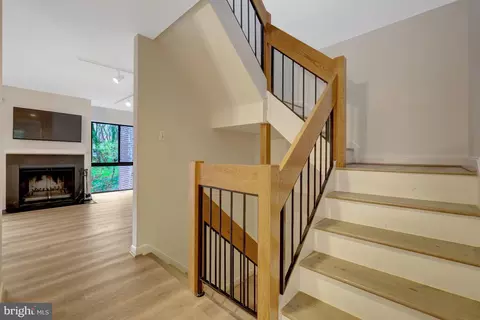 1752 Wainwright Dr, Reston, VA 20190 photo 6
