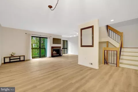 1752 Wainwright Dr, Reston, VA 20190 photo 3