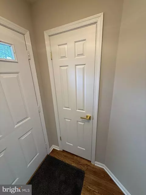 Entry Way - 7753 Shootingstar Dr, Springfield, VA 22152 photo 2 of 9