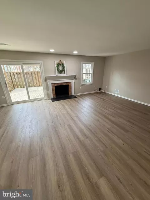 Living - 7753 Shootingstar Dr, Springfield, VA 22152 photo 7 of 9