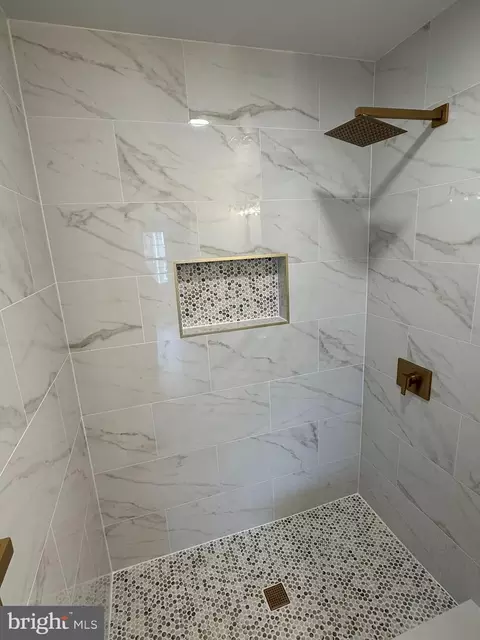 Bath - 7753 Shootingstar Dr, Springfield, VA 22152 photo 4 of 15